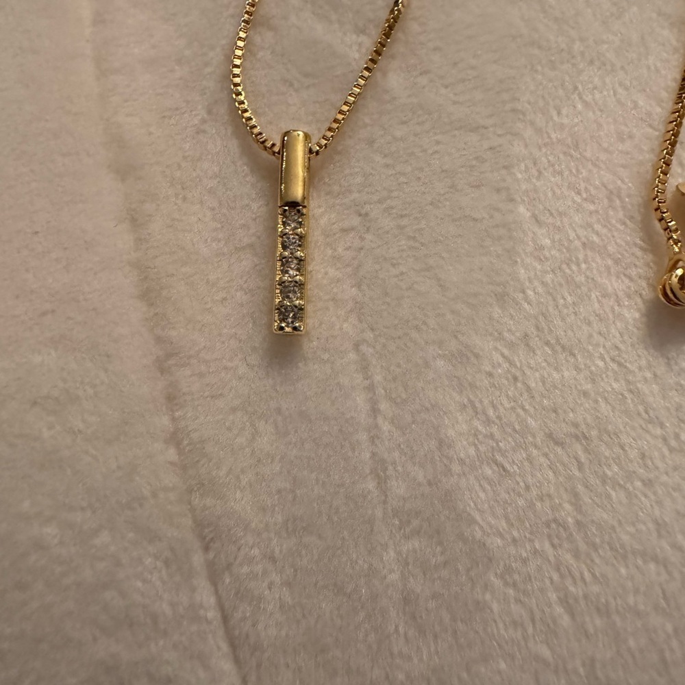 Elegant Gold Necklace with Minimalist Bar Pendant